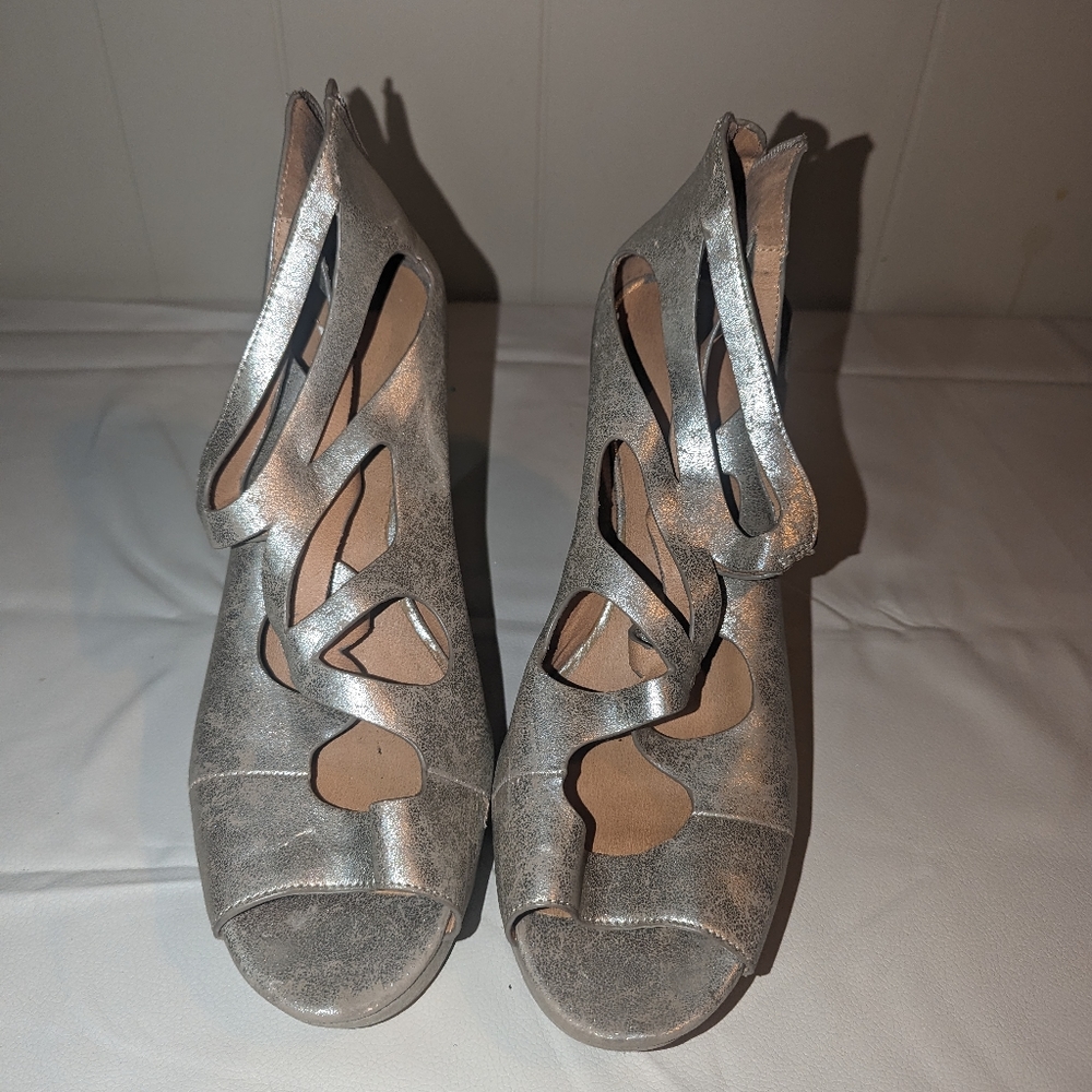 Torrid elegant platform heels